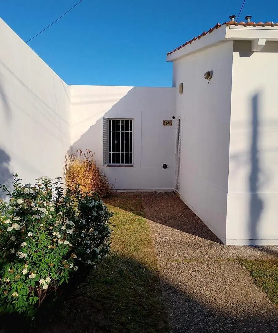 Casa en Alquiler Smata II 2 Dorm y Cochera Doble 1