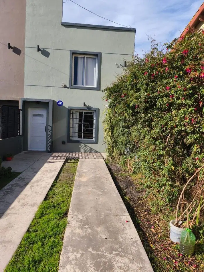 DUPLEX 3 AMB CON ENTRADA DE AUTO, QUINCHO Y PARQUE - ZONA: CAISAMAR 3