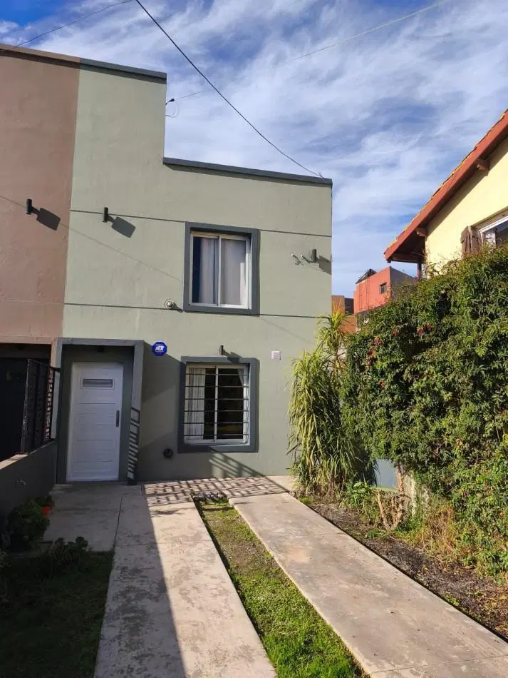DUPLEX 3 AMB CON ENTRADA DE AUTO, QUINCHO Y PARQUE - ZONA: CAISAMAR 2