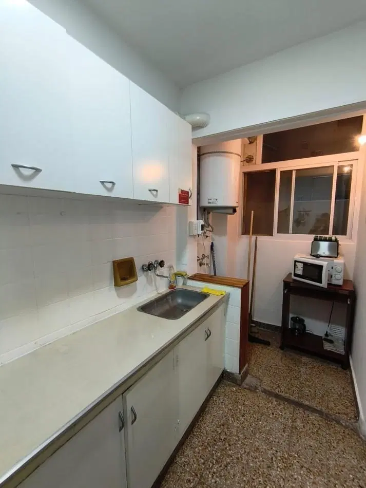 AMPLIO DEPARTAMENTO 2 AMB AL FRENTE, CON BALCON A LA CALLE - ZONA: PLAZA COLON 3