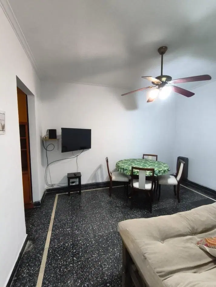 AMPLIO DEPARTAMENTO 2 AMB AL FRENTE, CON BALCON A LA CALLE - ZONA: PLAZA COLON 5