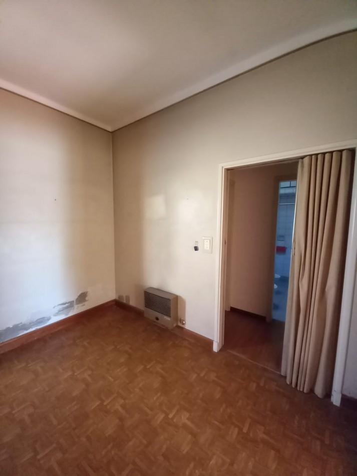 Foto de CASA 3 AMB CON DEPCIA. GARAGE, PATIO Y GALPON CON ENTRADA TOTALMENTE, imagen 5