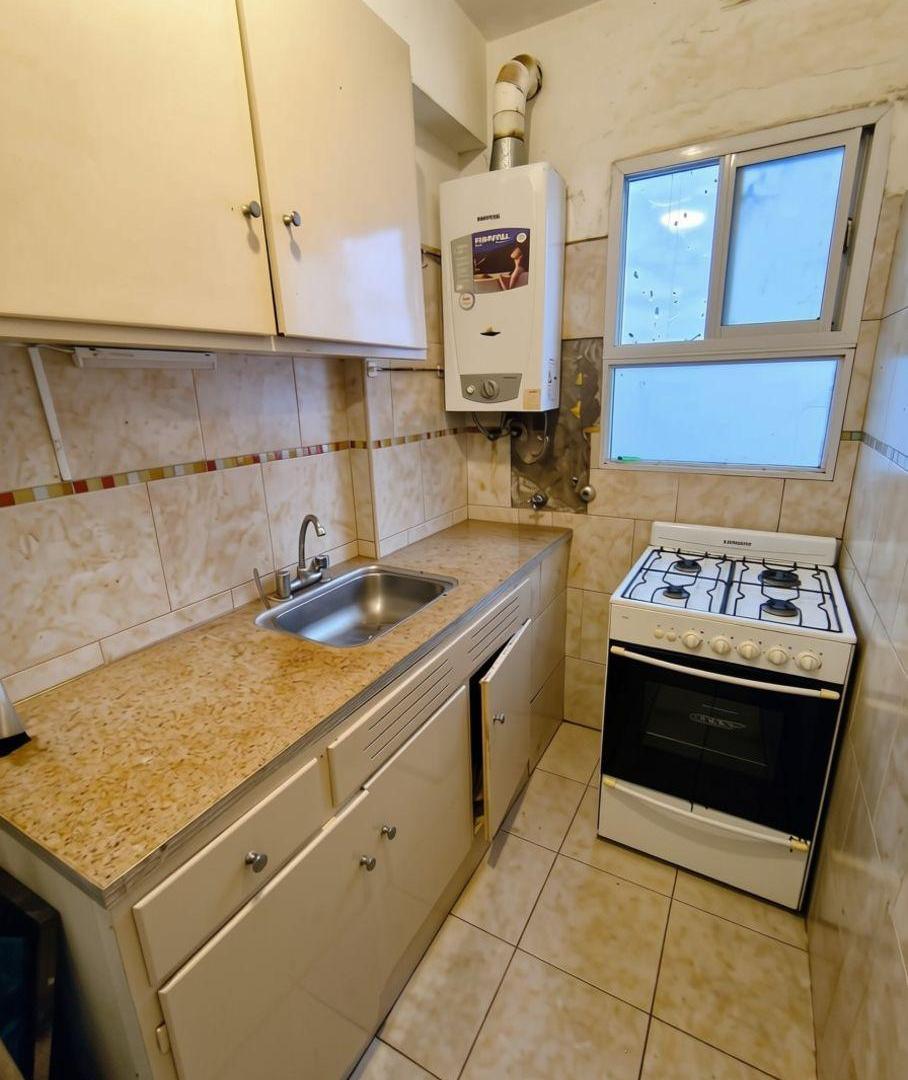 Foto de DEPARTAMENTO 1 AMB DIVIDIDO, CON BALCON AL CONTRAFRENTE, A RECICLAR, imagen 4