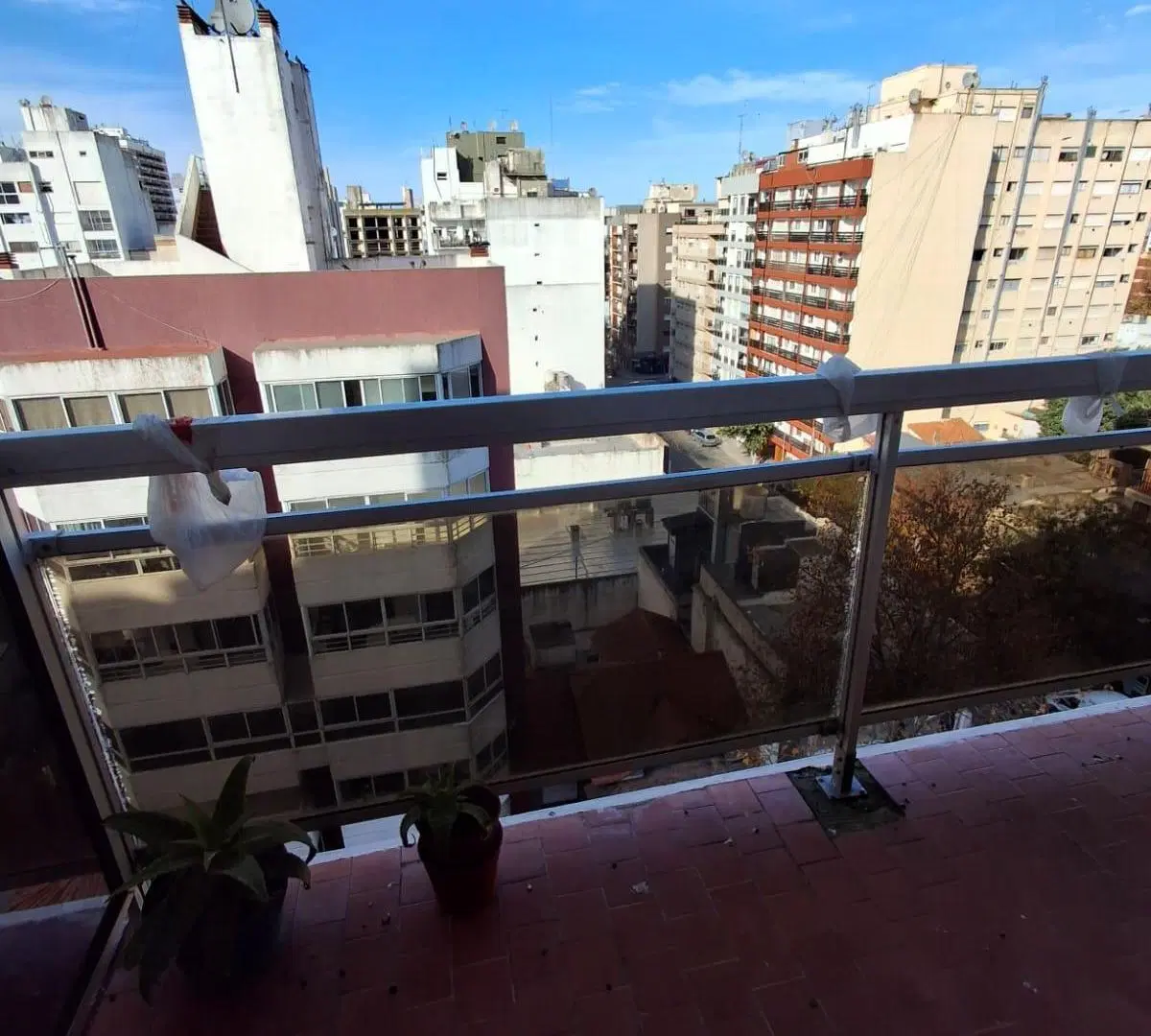 Departamento 2 ambientes con balcon centro 3