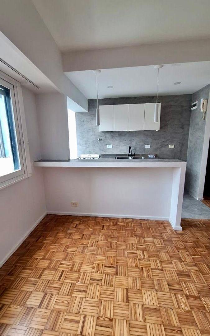 Foto de Excelente 2 Ambientes Reciclado a Nuevo | Piso Alto | Muy Luminoso | Carlos Pellegrini y Santa Fe, imagen 2