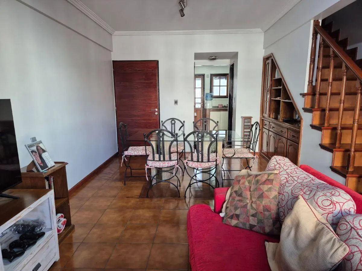 FLORES DEP. 3 AMB TIPO DUPLEX SIN EXPENSAS CON TERRAZA PROPIA Y BALCON MUY BUEN ESTADO 3