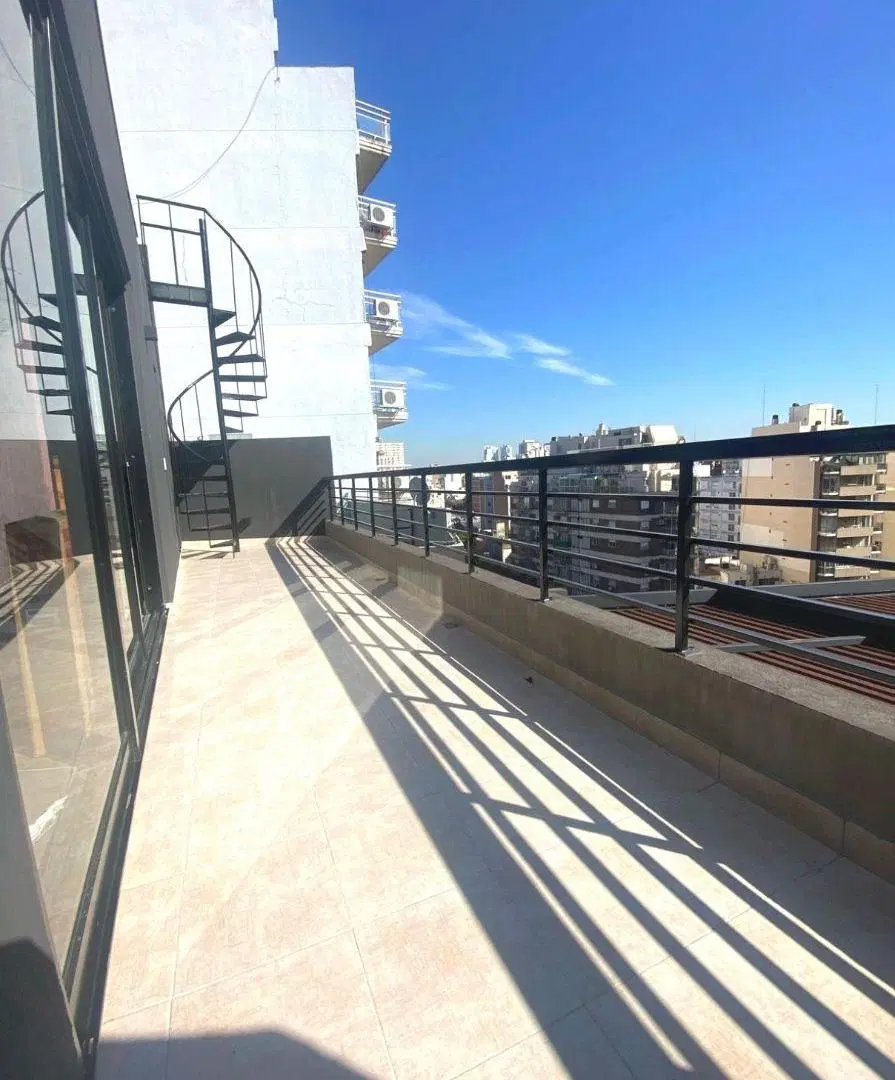 ALMAGRO DUPLEX ÚLTIMO PISO MONOAMBIENTE CON TERRAZA PROPIA EXCELENTE VISTA A MTS. RIVADAVIA 2