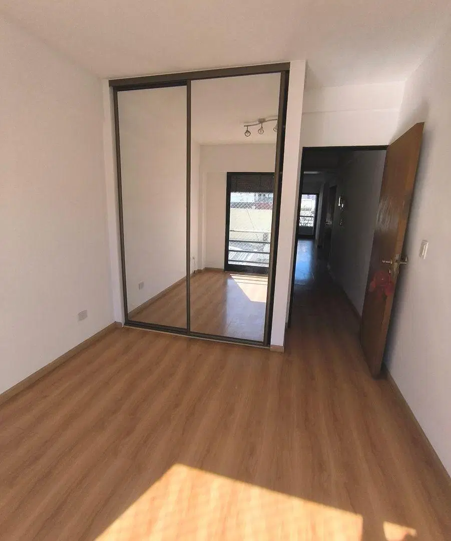 VILLA CRESPO SEMIPISO 2 AMB CON BALCÓN A MTS DEL PARQUE CENTENARIO EN ALQUILER 4
