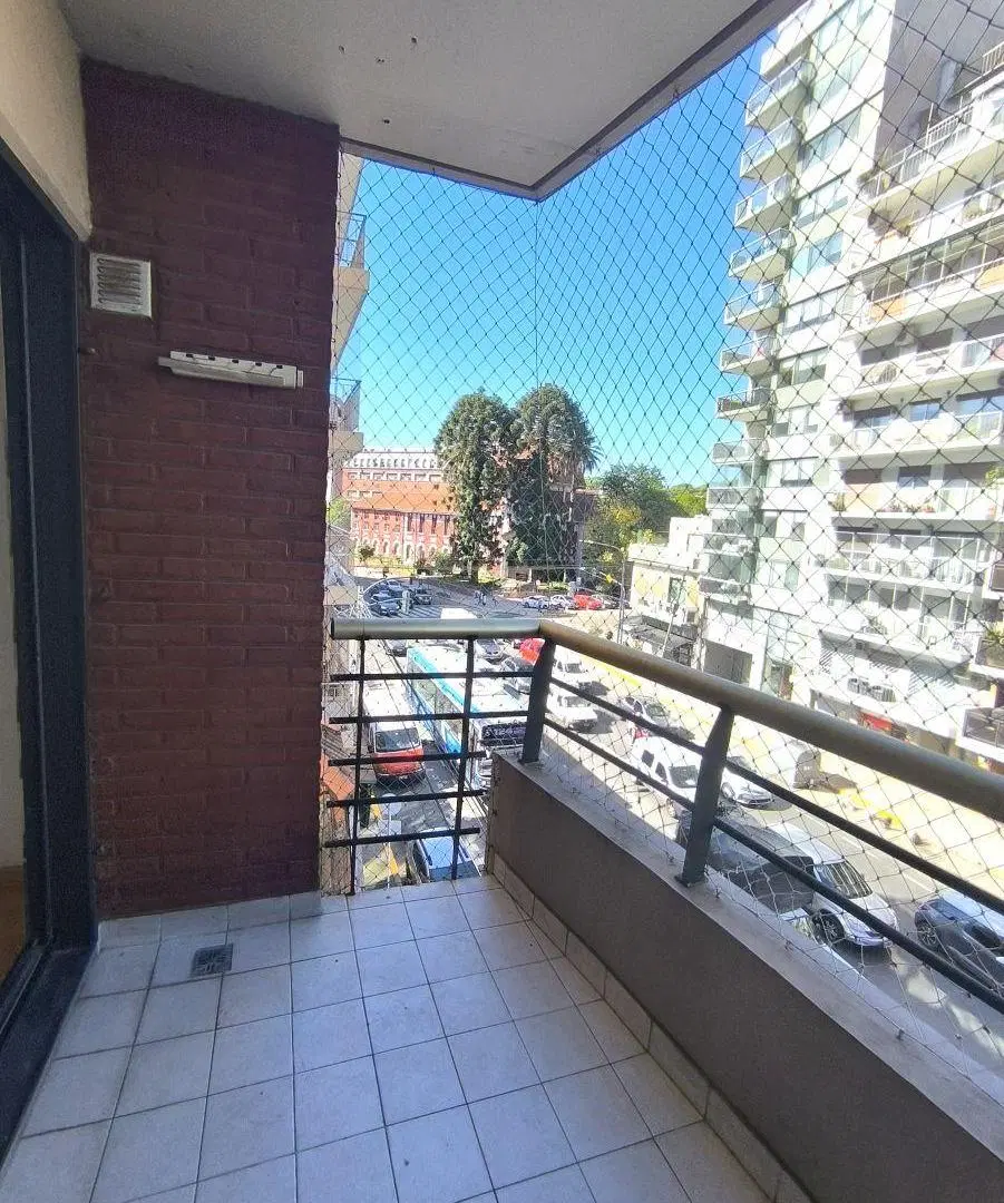 VILLA CRESPO SEMIPISO 2 AMB CON BALCÓN A MTS DEL PARQUE CENTENARIO EN ALQUILER 3