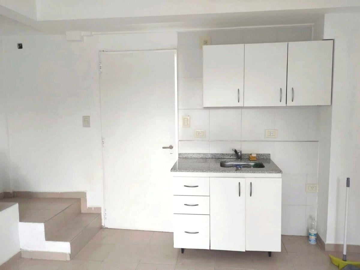 Foto de V. CRESPO TRIPLEX EN VENTA 2 AMB CON AMPLIA TERRAZA PROPIA - PASOS AV, imagen 4