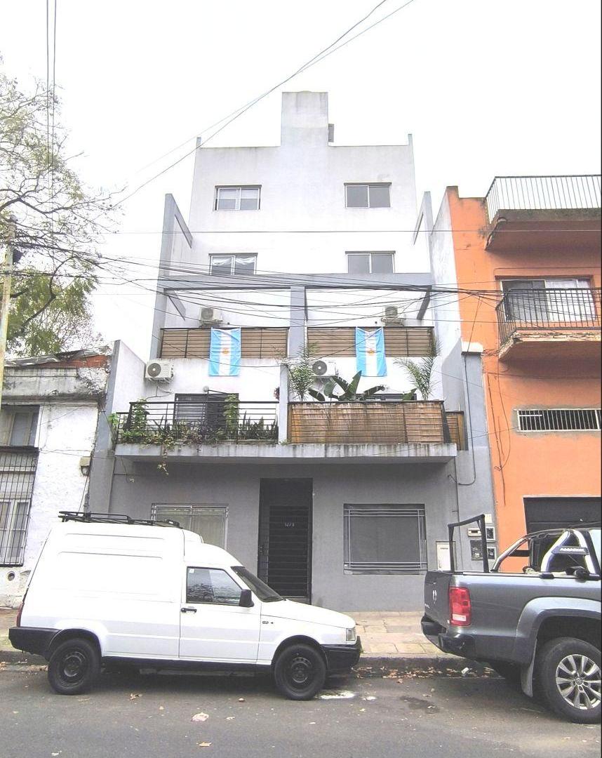 Foto de V. CRESPO TRIPLEX EN VENTA 2 AMB CON AMPLIA TERRAZA PROPIA - PASOS AV, imagen 1