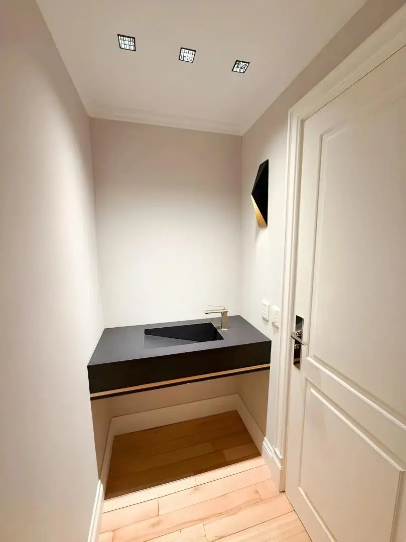Venta Departamento 4 Ambientes con Depedencia en Torre Recoleta Cochera Pileta Gym 3
