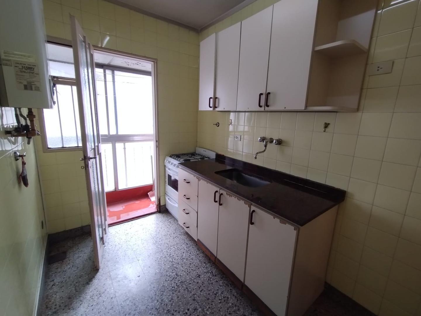 Foto de Venta Departamento 3 Ambientes Balcon Villa Crespo A Mejorar, imagen 1