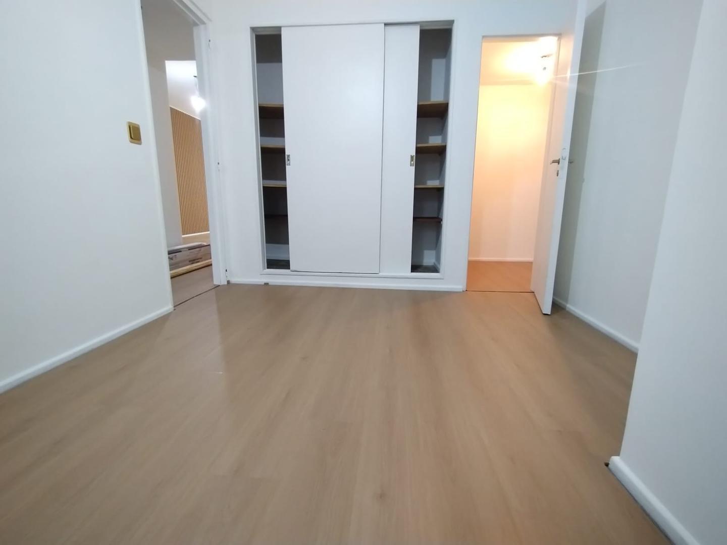 Foto de Venta 4 Ambientes Reformado con Balcon Frente Once Balvanera, imagen 4
