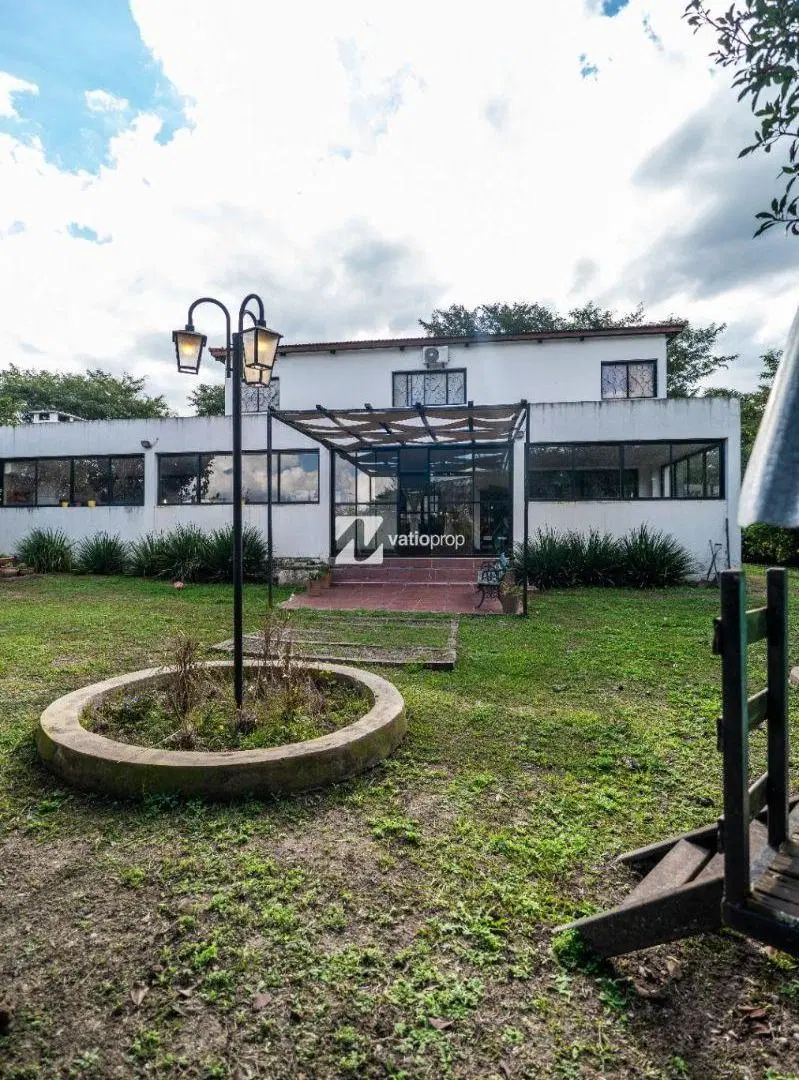 Casa en Praderas de San Lorenzo | 390 m², lote de 1.000 m² y apta crédito 3