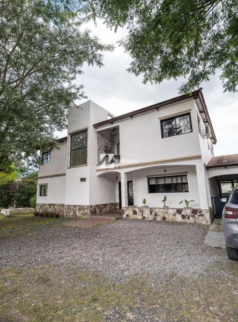 Casa en Praderas de San Lorenzo | 390 m², lote de 1.000 m² y apta crédito 8