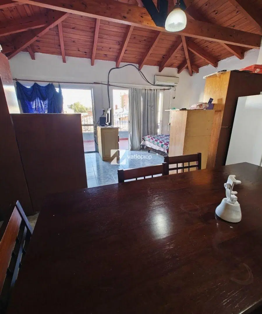 Edificio 200m² en Urquiza al 500 con potencial comercial 3