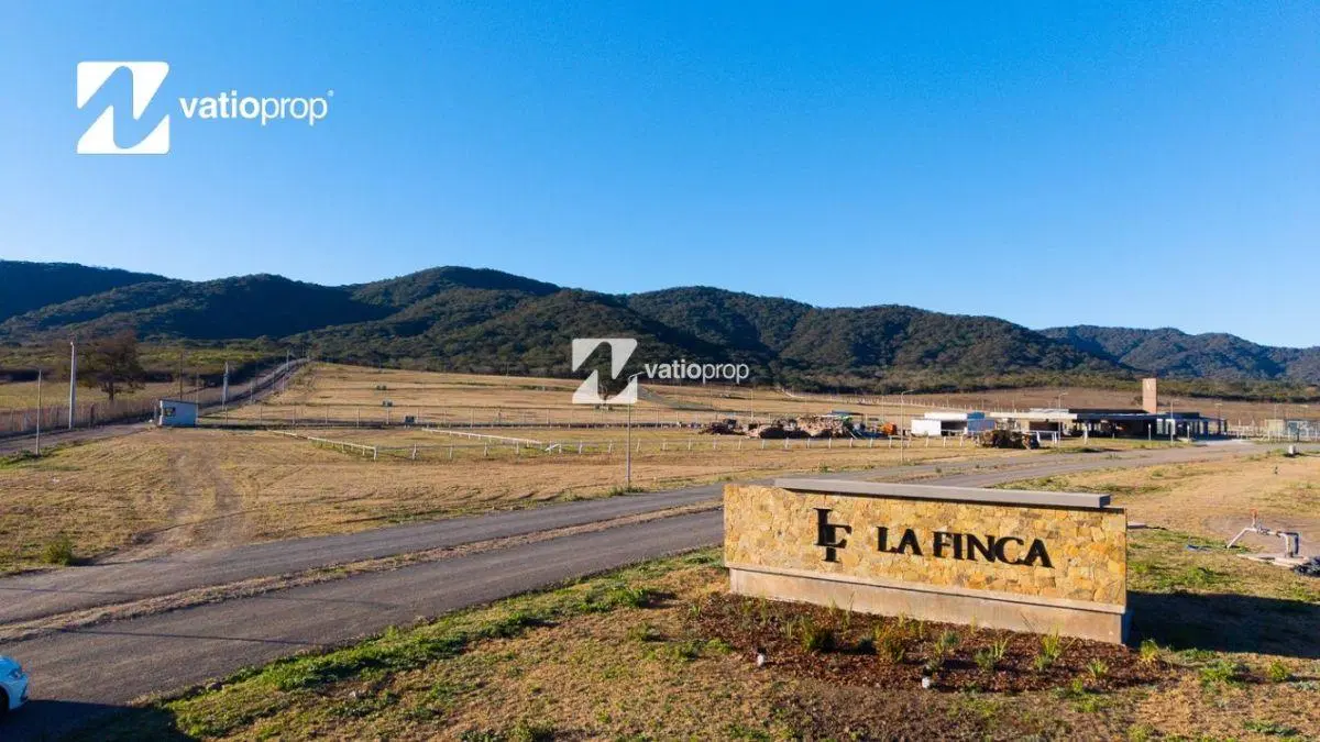 Lotes desde 1.200 m² en Club de Campo La Finca en zona de gran proyección 2