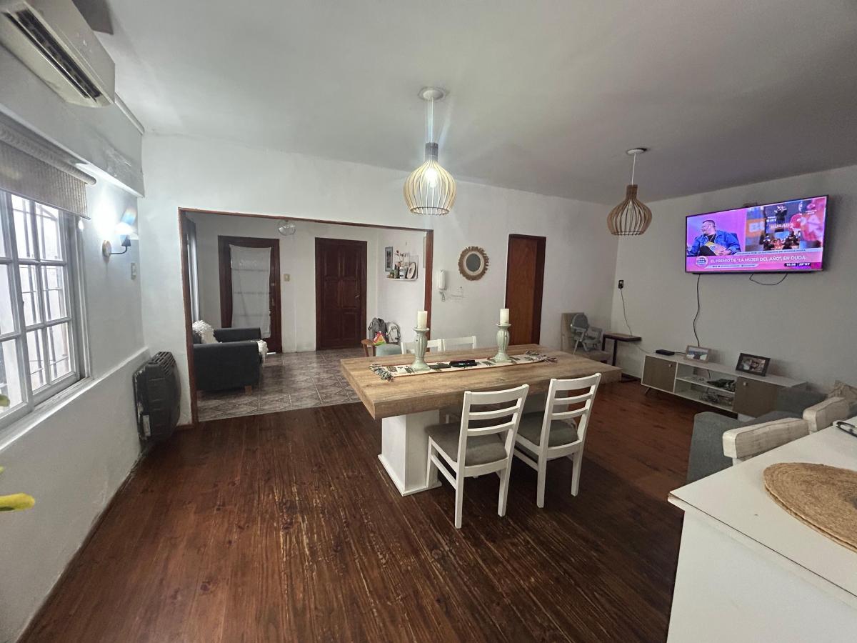 Foto de 160 E/ 13 Y 14 CASA EN VENTA/PILETA Y MONOAMBIENTE-- PERMUTA, imagen 3