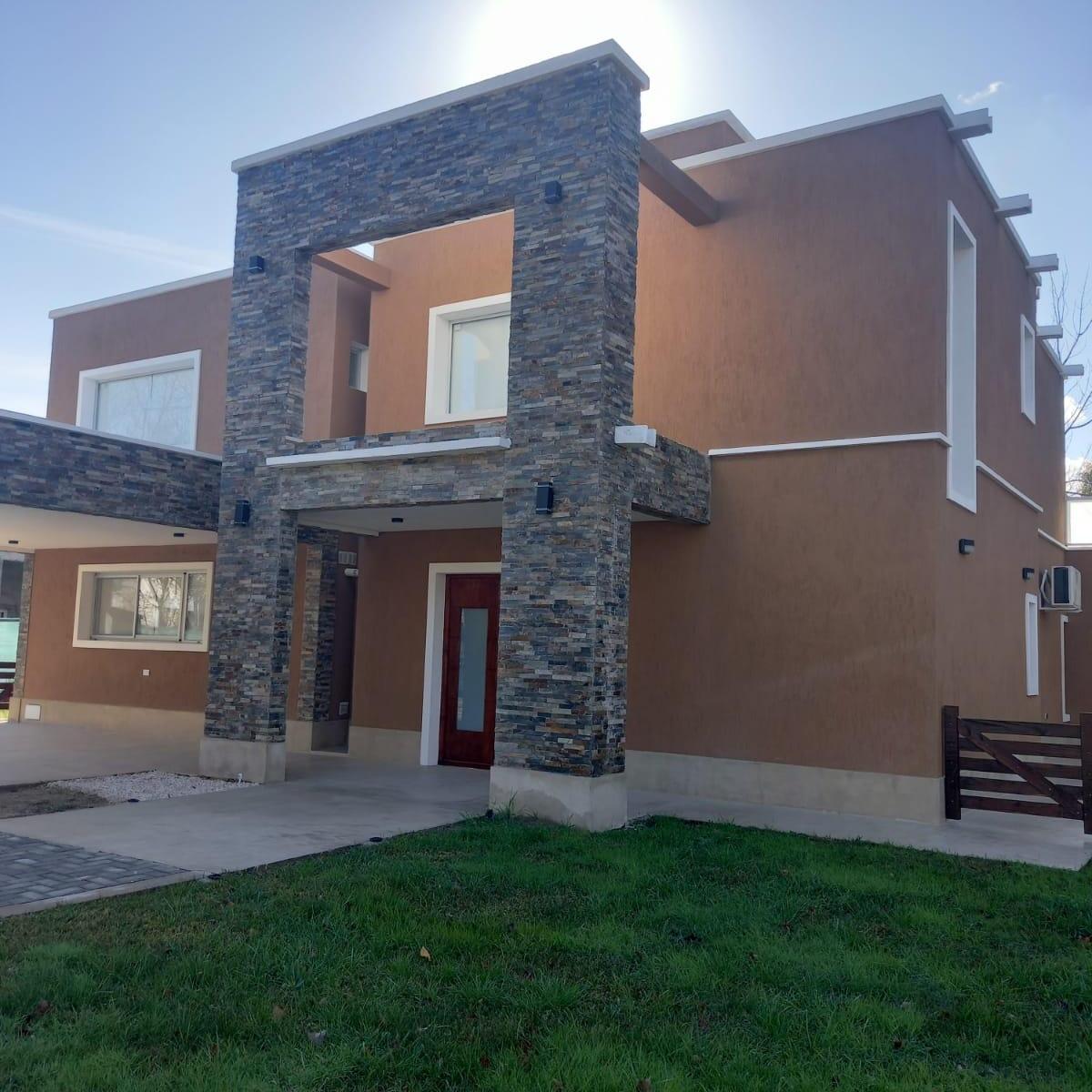 Venta de casa, 4 dormitorios en "Miralagos"