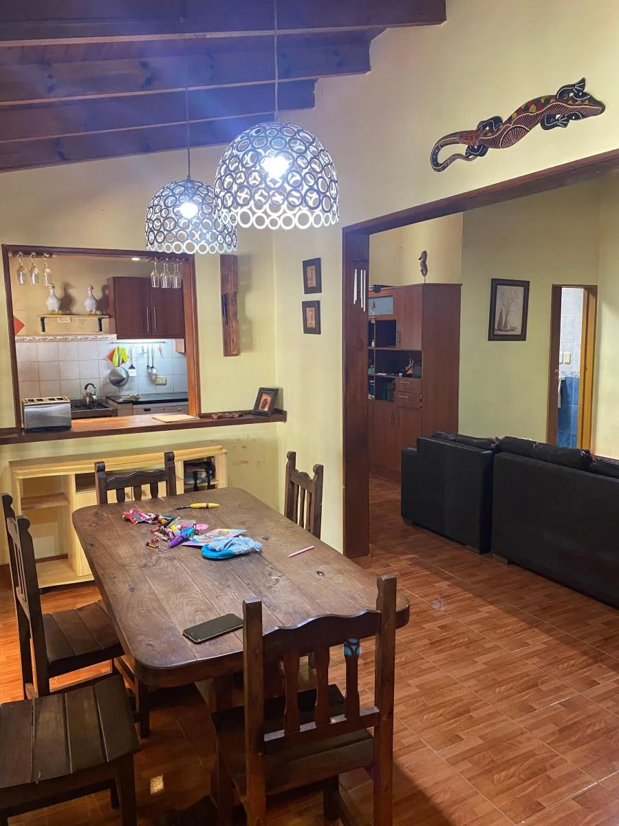 Casa en venta de 2 plantas en esquina en City Bell