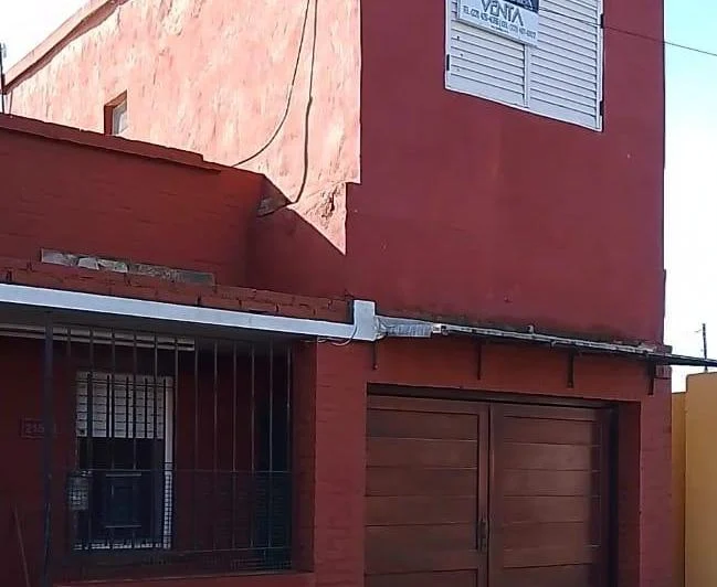 VENTA CASA TIPO PH AL FRENTE A LA CALLE 124 BIS ENTRE 18 Y 18 BIS EN BERISSO.