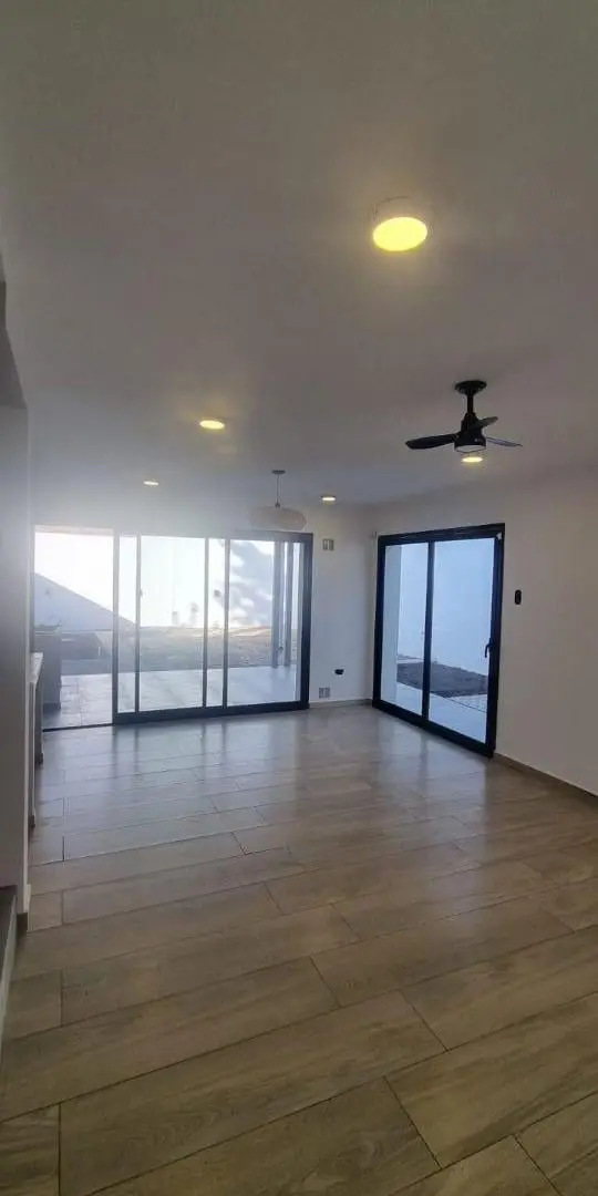 Casa Estrenar 23 y 75 | 3/4 Dorm | Pileta | Cochera x2 | Cerca Boulevard | Oportunidad 4