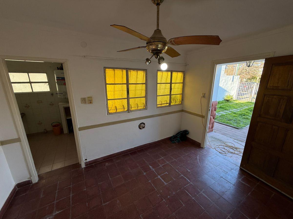 Foto de Se VENDE o ALQUILA casa sobre lote PH en 522 e/ 16 y 17, imagen 2