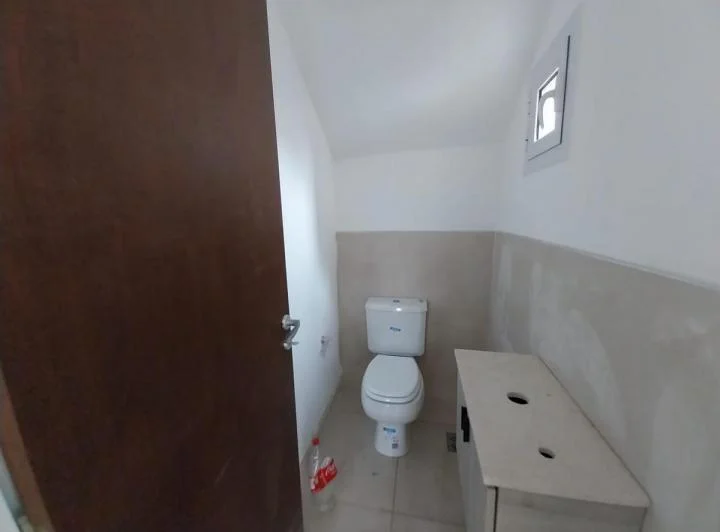 Alquiler de Casa de 3 Dorm. en<span style="white-space: pre 4