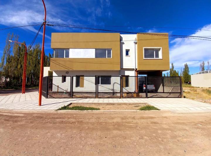 Alquiler de Casa de 3 Dorm. en<span style="white-space: pre 1