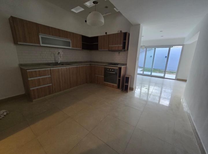 Casa en B° Santa Genoveva - Neuquén 5