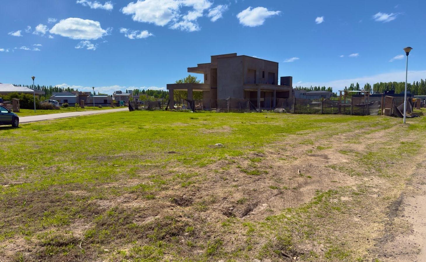 Lote esquina en B° Cerrado "Cinco Soles" - Cinco Saltos - RN