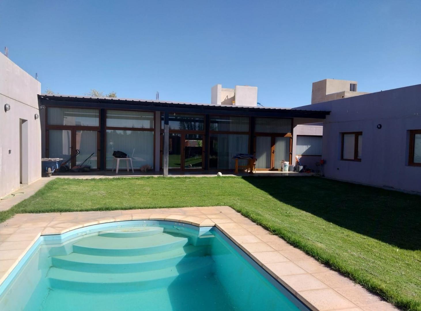 Casa de 4 Dorm. y 4 Baños con Pileta | Confluencia - Neuquén