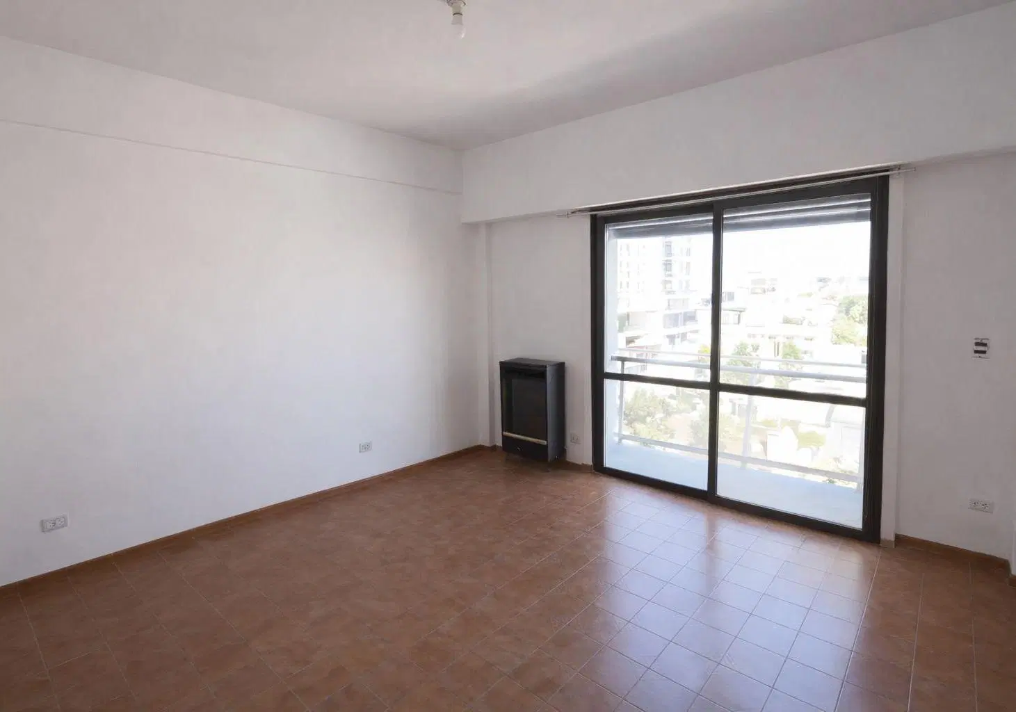 Dpto. de 3 Dorm. y 2 Baños - Centro de Cipolletti 4