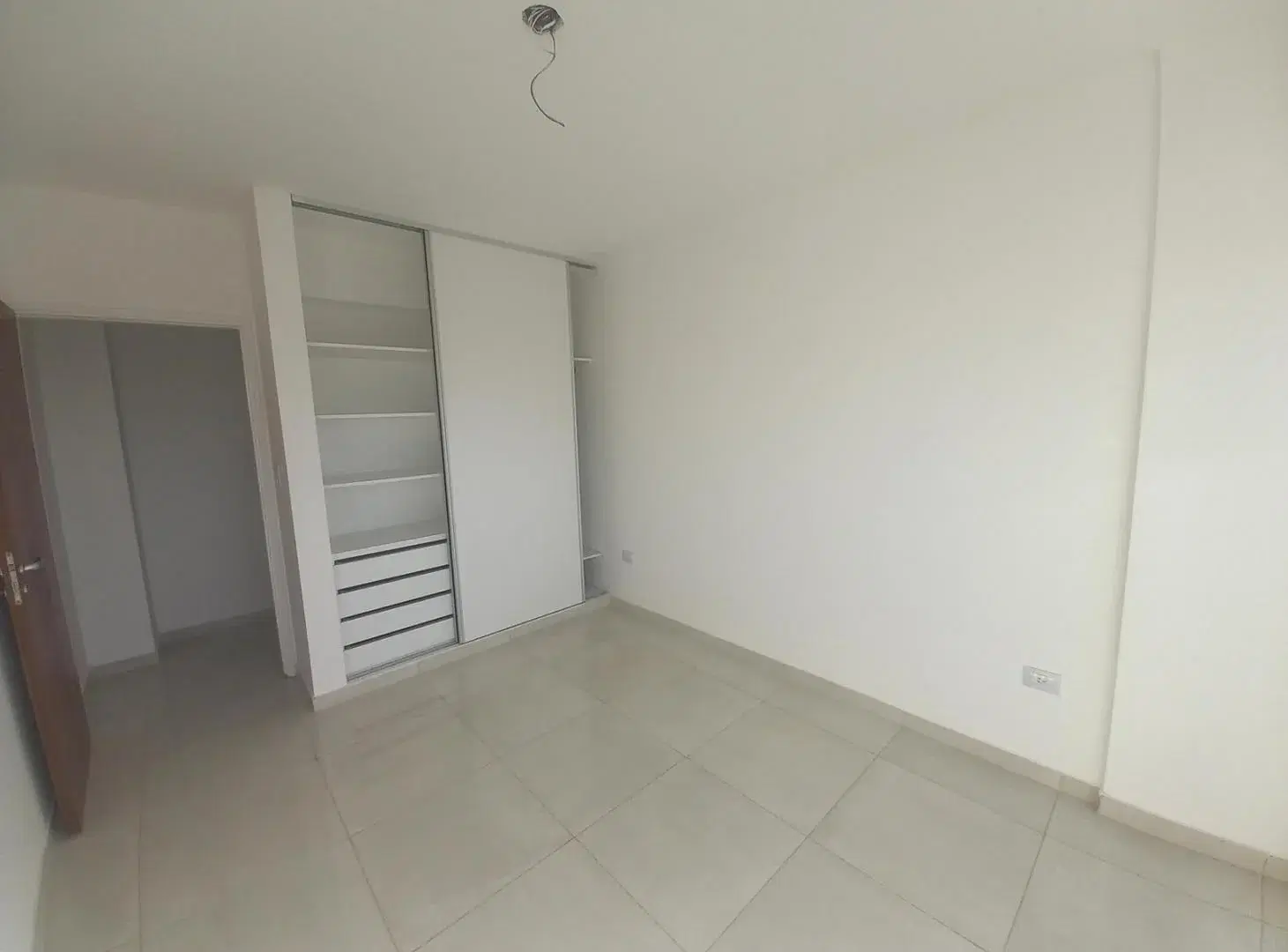 Departamento de 2 Dorm. y 2 baños. Amplio al frente - Neuquén Capital 4