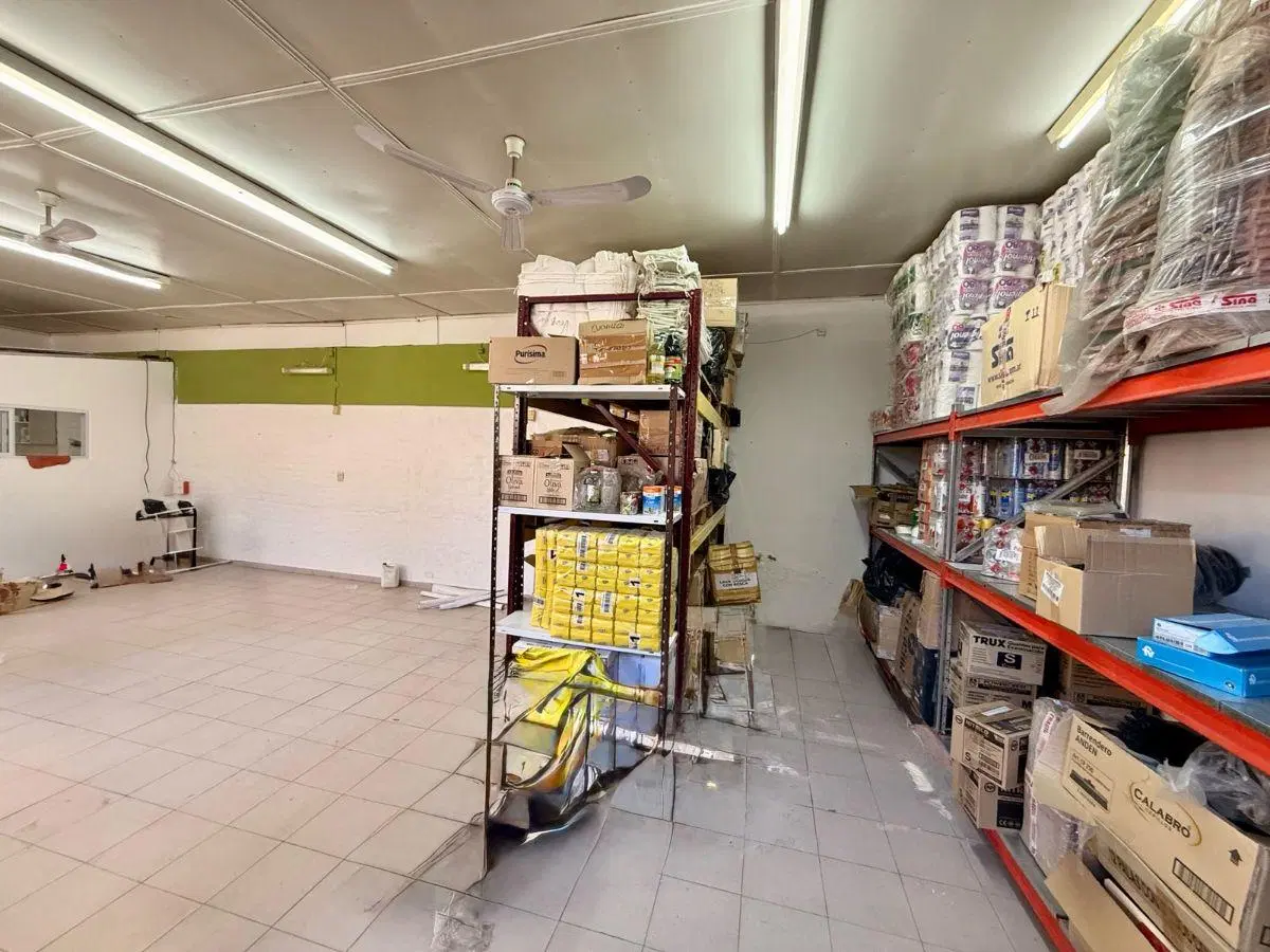 Local / Deposito en zona comercial 2