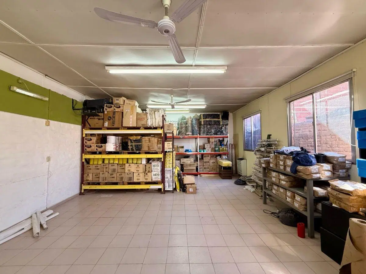 Local / Deposito en zona comercial 5