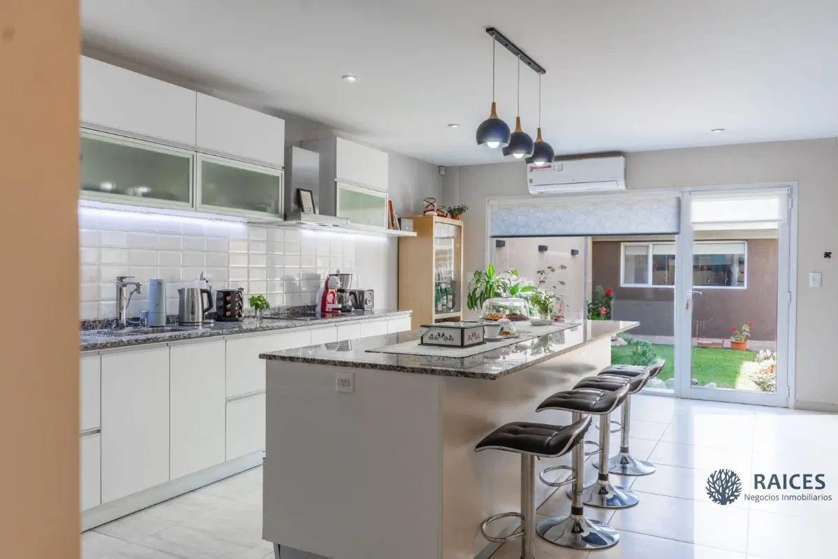 Casa en venta c/ cochera en Huilliches 2