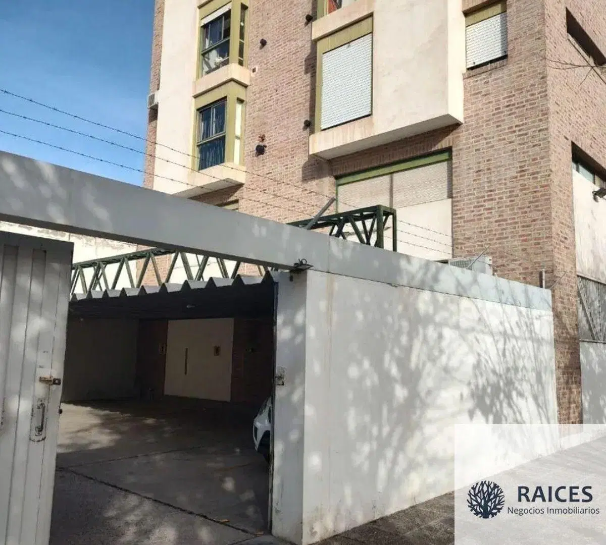 Departamento en venta c/ cochera en Área Centro Este 2