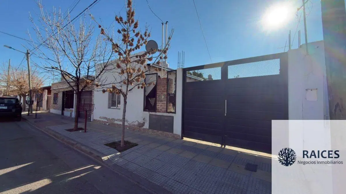 Casa en venta c/ cochera en Villa María 5
