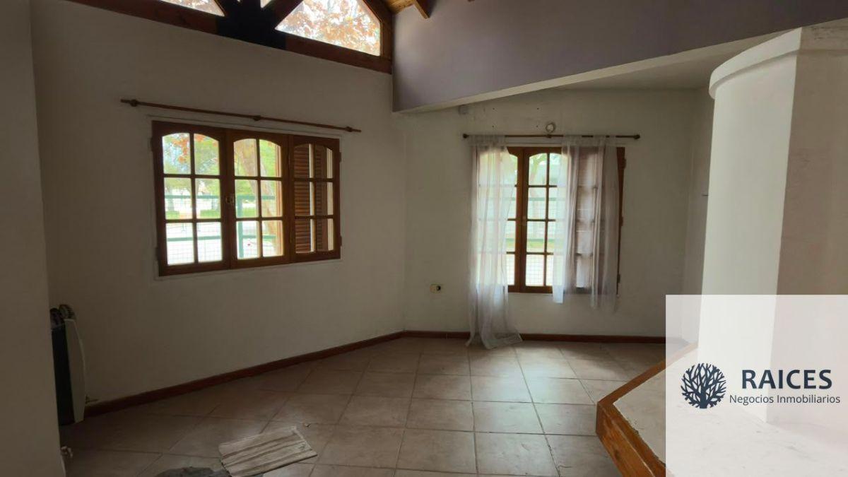 Foto de Casa en alquiler c/ cochera en Cipolletti, imagen 4