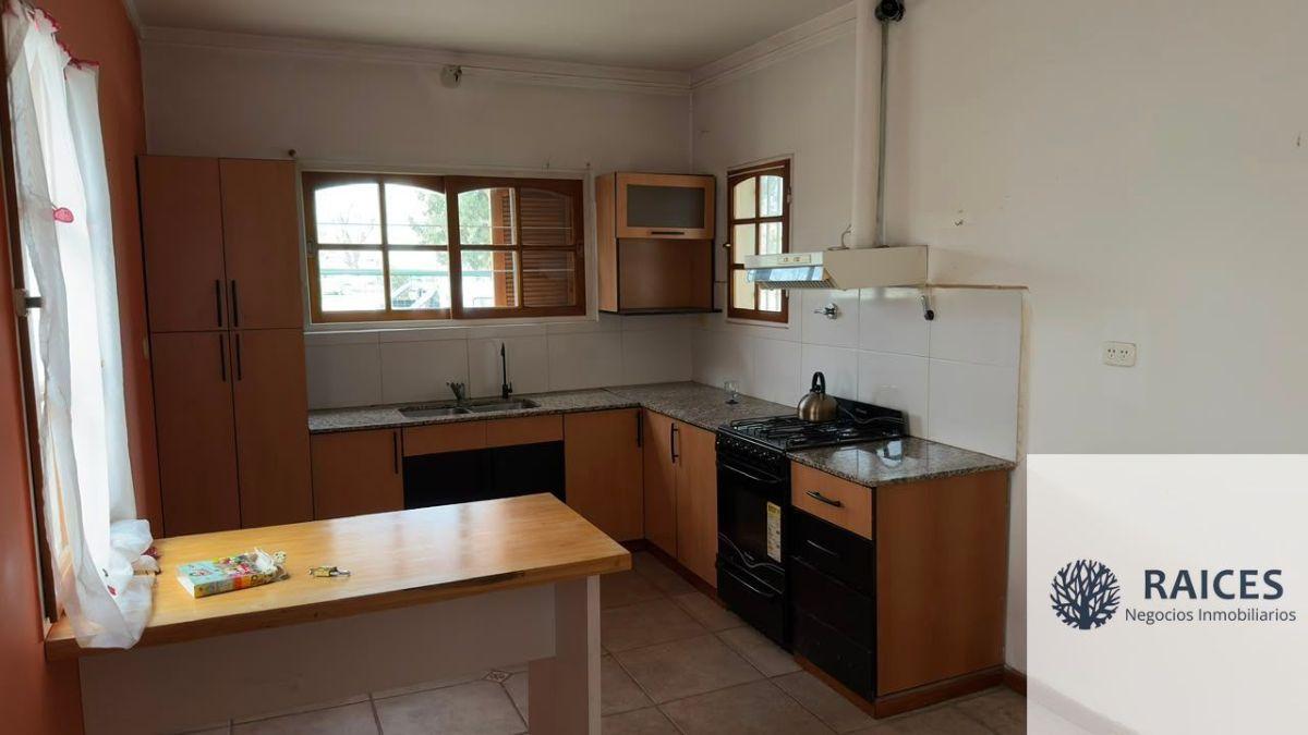 Foto de Casa en alquiler c/ cochera en Cipolletti, imagen 2