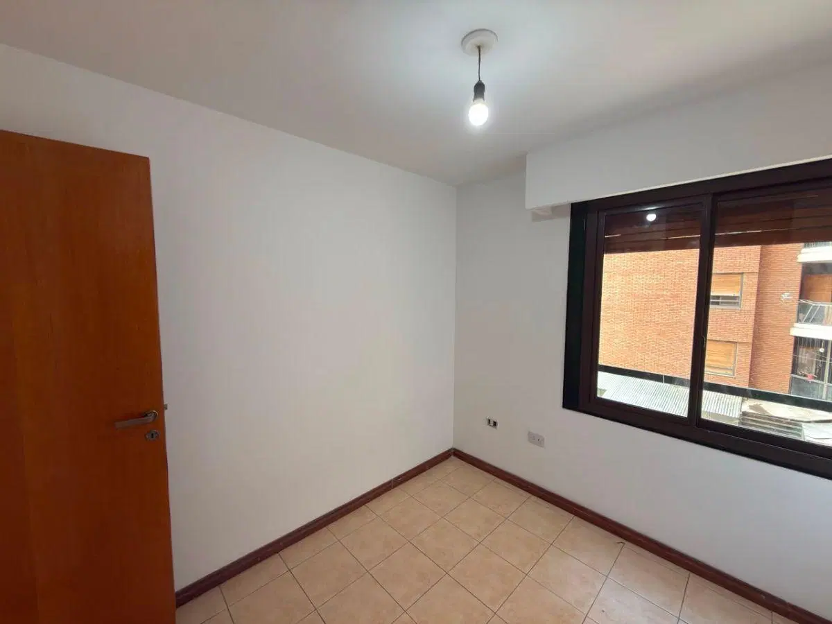 ALQUILO s/ BV ILLIA 156 DEPTO 2 DORM 5