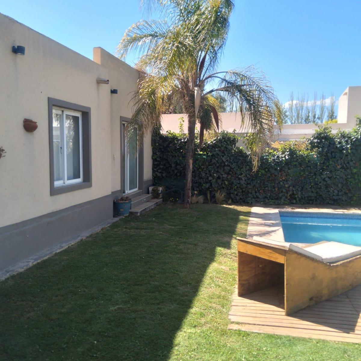 Rem Propiedades Vende Casa en Chacras de Coria 3