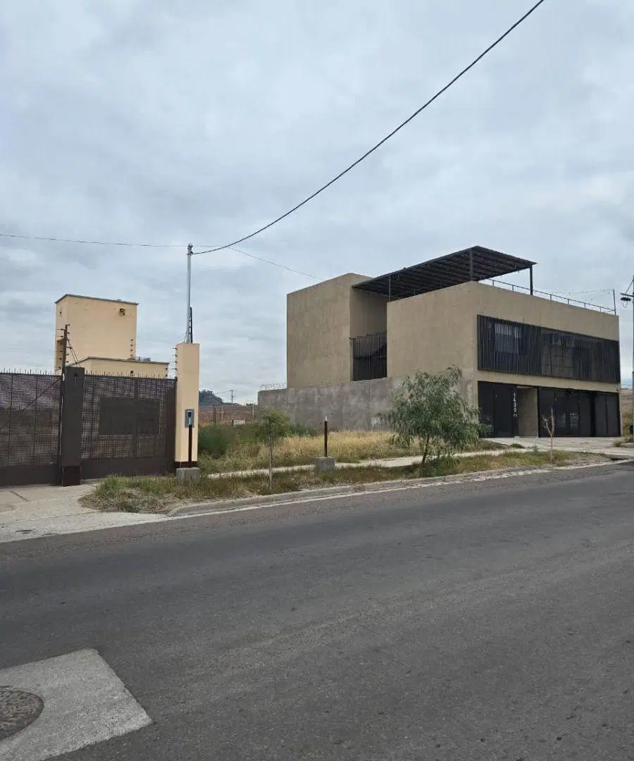 REM PROPIEDADES VENDE LOTE SOBRE CALLE SAN JOSE / CIUDAD / FRENTE A DALVIAN 1