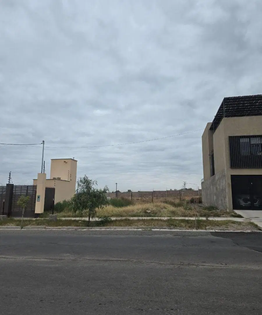 REM PROPIEDADES VENDE LOTE SOBRE CALLE SAN JOSE / CIUDAD / FRENTE A DALVIAN 5
