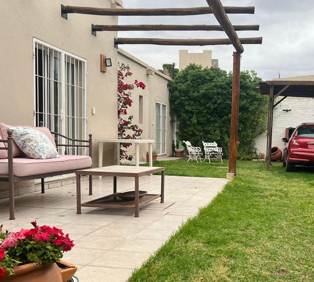 Foto de REM PROPIEDADES VENDE CASA EN LAS HERAS, imagen 1