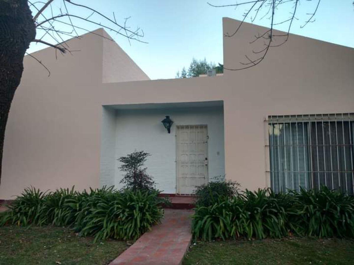 EXCELENTE CASA QUINTA CON PISCINA EN VENTA - ZONA TORTUGUITAS