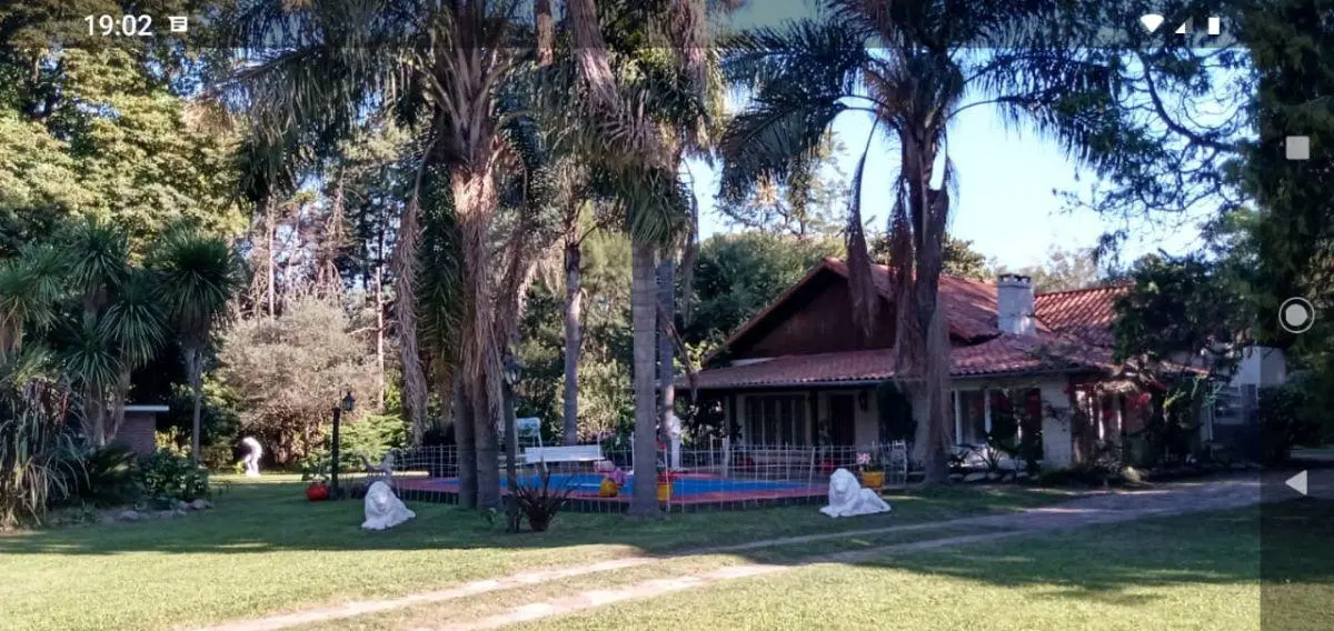 CASA ESTILO CALIFORNIANA - CON CASA PARA HUESPEDES - TERRENO INMENSAMENTE GRANDE 1