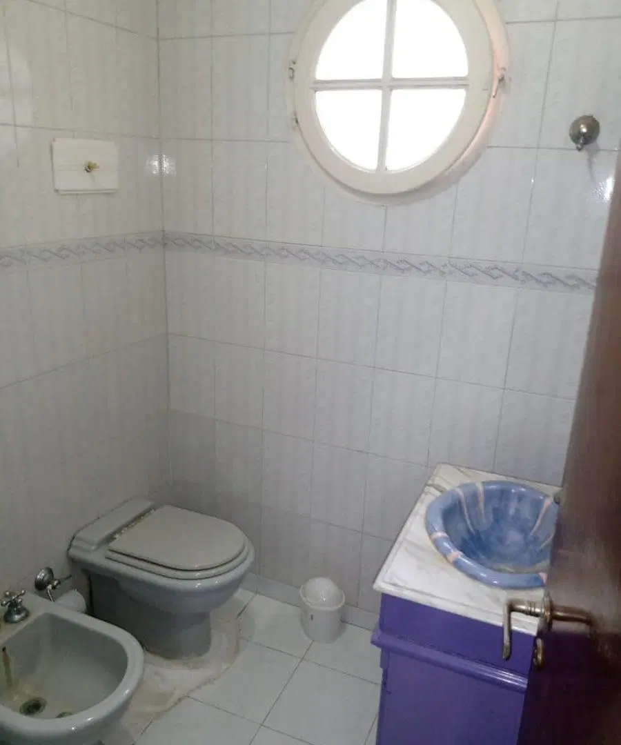 CASA ESTILO CALIFORNIANA - CON CASA PARA HUESPEDES - TERRENO INMENSAMENTE GRANDE 4